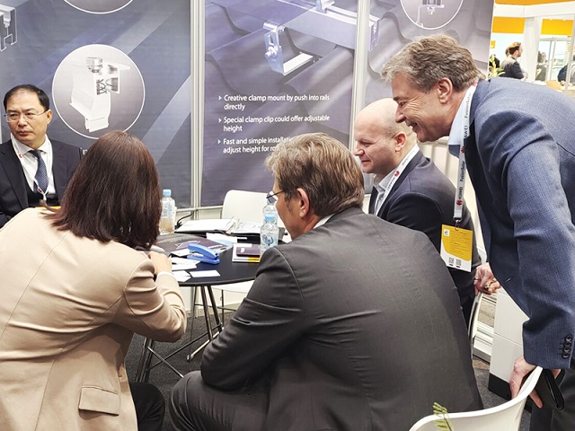 Kseng Solar stellt auf der Solar Solutions Düsseldorf neue Solardachmontagelösungen vor