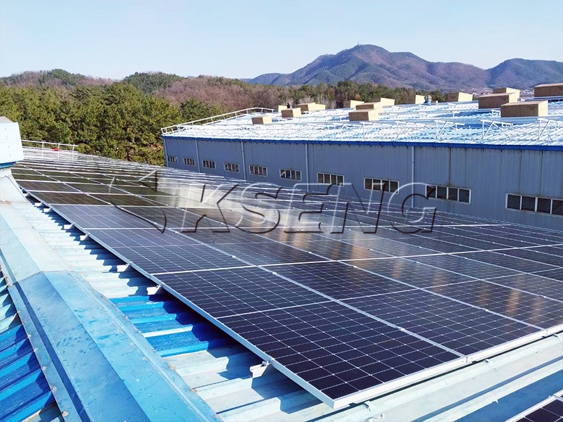 Vorsichtsmaßnahmen für auf dem Dach montierte Photovoltaikanlagen aus farbigen Stahlziegeln